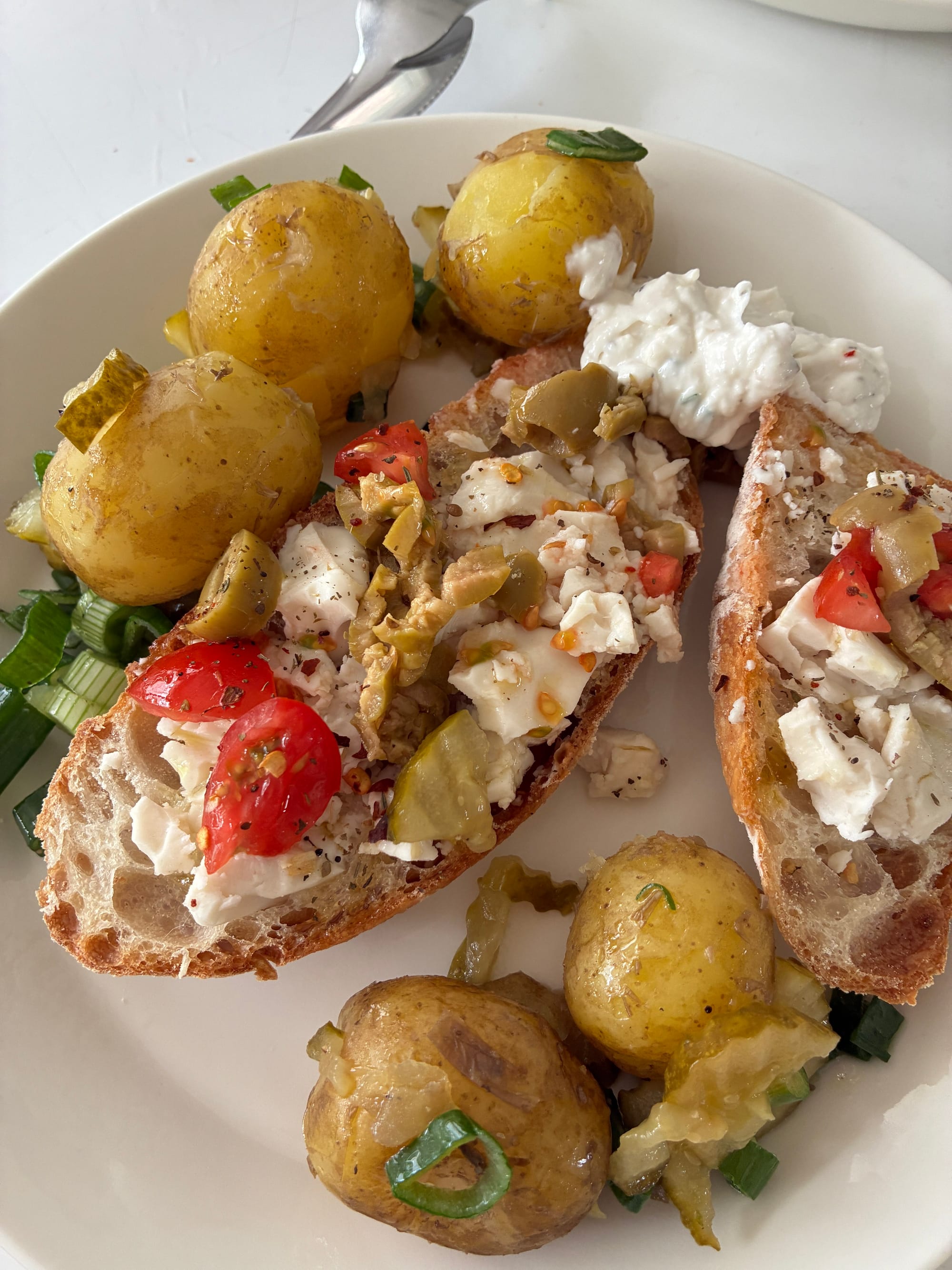 Hot vegan recipe: dirty martini toast